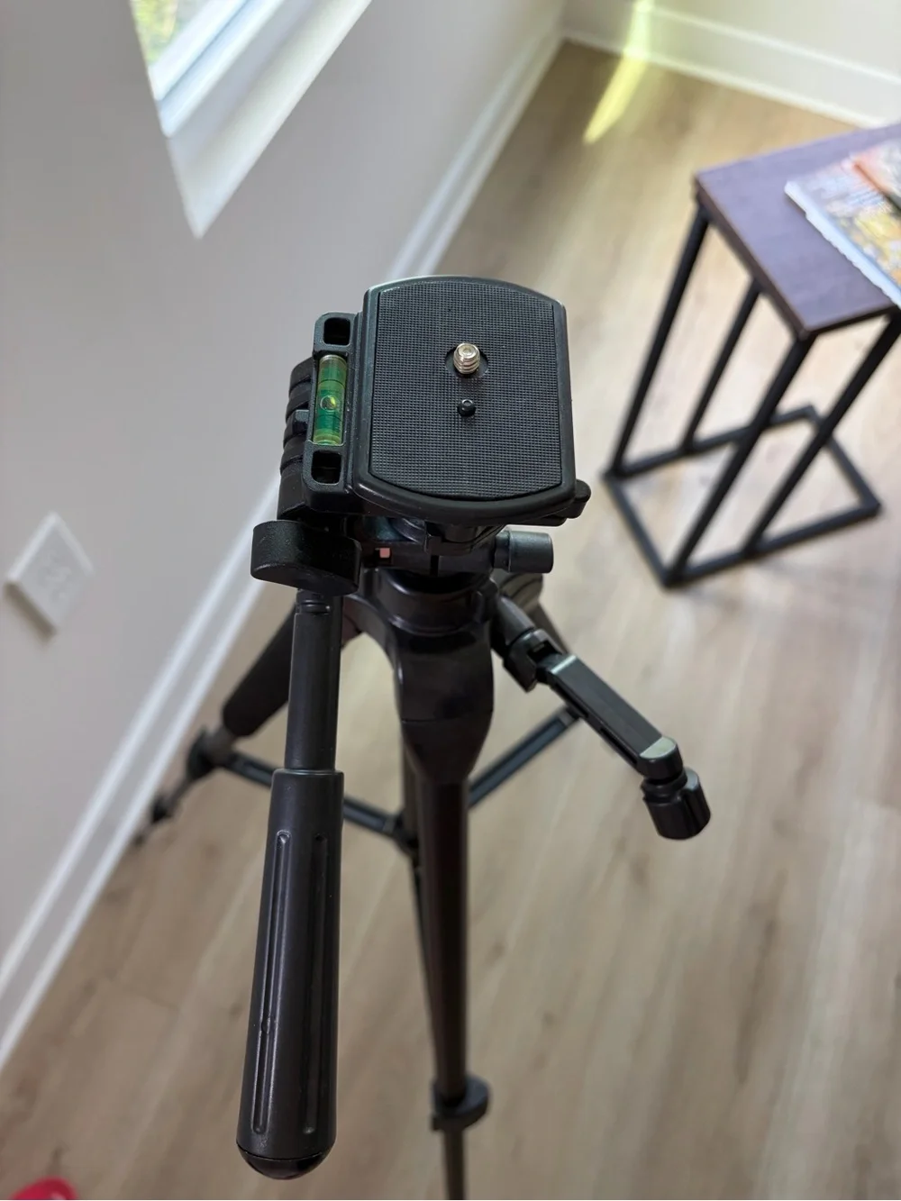 Lightweight Black Camera Sunpak 5858DLX Tripod with 3-Way Pan Head Like New